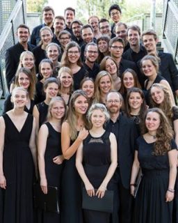 Image shown: Hamburg Academy of Music and Theatre Choir