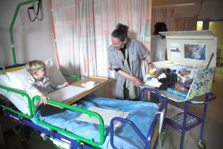 Image shown: Artist Boyer Phelan delivering an Art Kart session on the Paediatric Ward of University Hospital Waterford. Photo by Hugh O’Brien Moran.